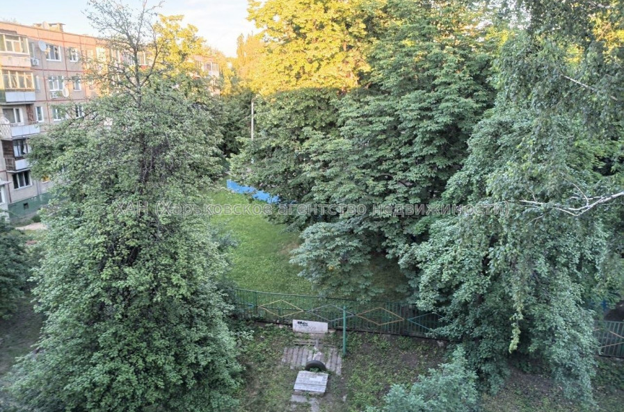 Продам квартиру, Непокоренных ул. , 2 кім., 45 м², капитальный ремонт 