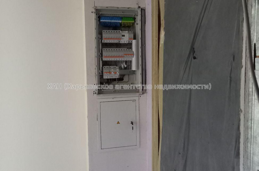 Продам квартиру, Ахсарова Энвера ул. , 3 кім., 67.30 м², без отделочных работ 