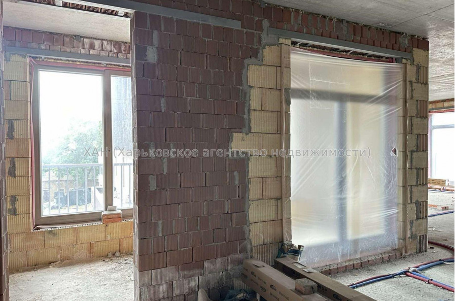 Продам квартиру, Свободы ул. , 3 кім., 101.40 м², без внутренних работ 