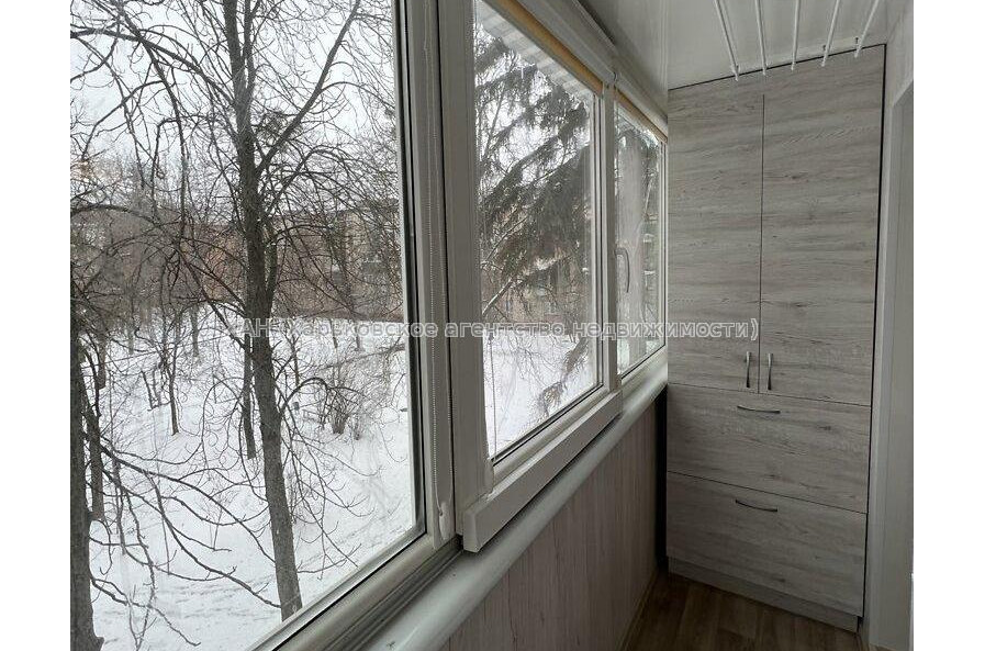 Продам квартиру, Защитников Неба ул. , 3 кім., 57.50 м², капитальный ремонт 