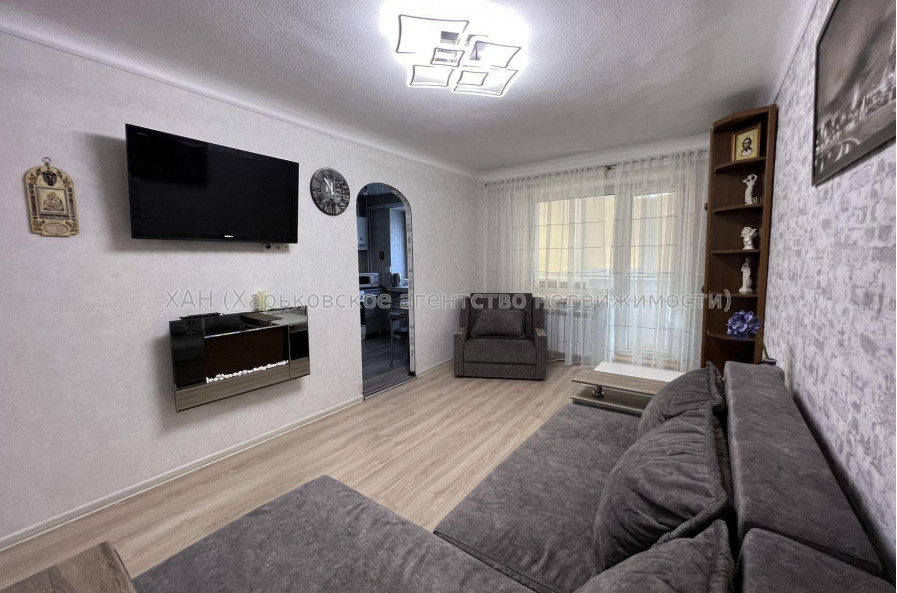 Продам квартиру, Защитников Неба ул. , 3  ком., 57.50 м², капитальный ремонт 