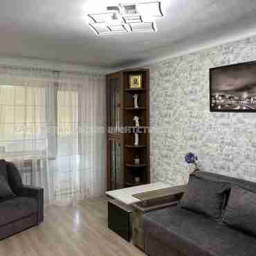 Продам квартиру, Защитников Неба ул. , 3 кім., 57.50 м², капитальный ремонт 