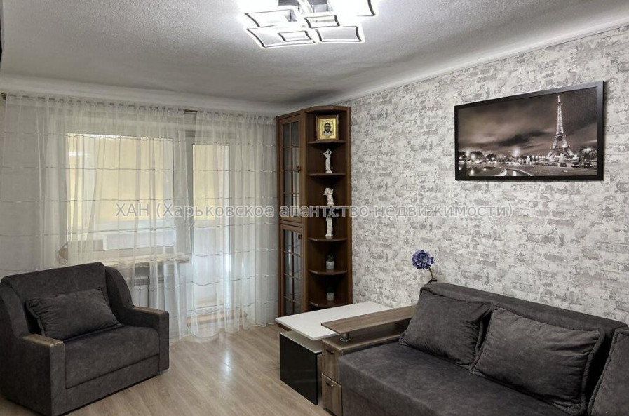 Продам квартиру, Защитников Неба ул. , 3 кім., 57.50 м², капитальный ремонт 