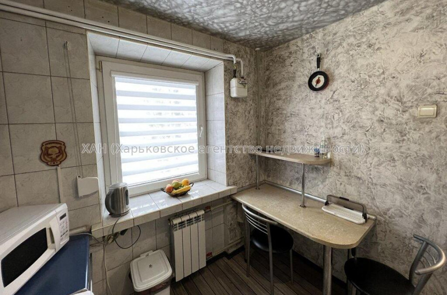 Продам квартиру, Защитников Неба ул. , 3 кім., 57.50 м², капитальный ремонт 
