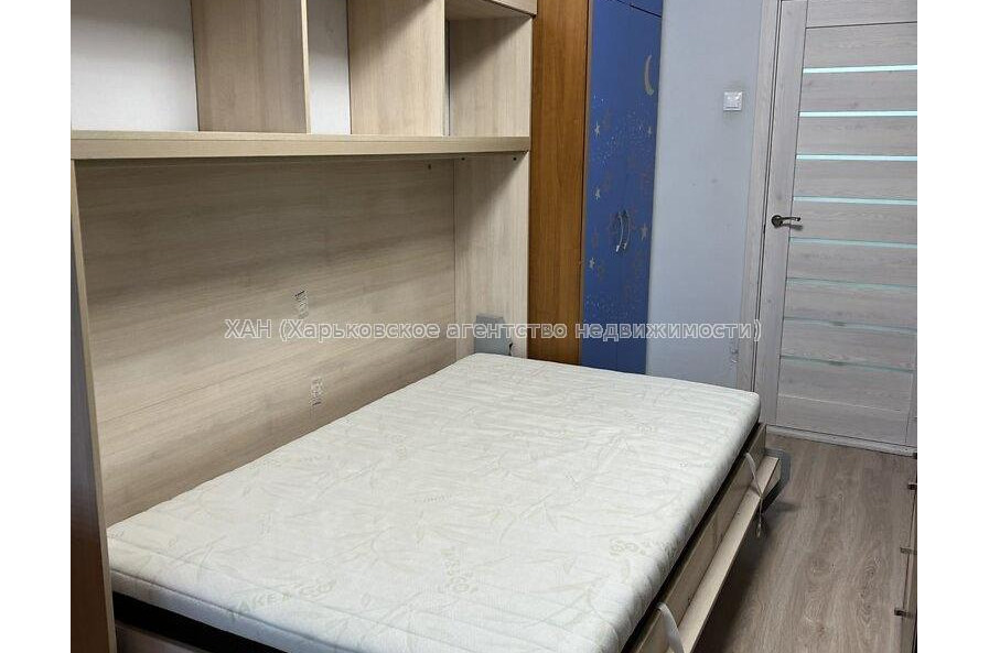 Продам квартиру, Защитников Неба ул. , 3 кім., 57.50 м², капитальный ремонт 