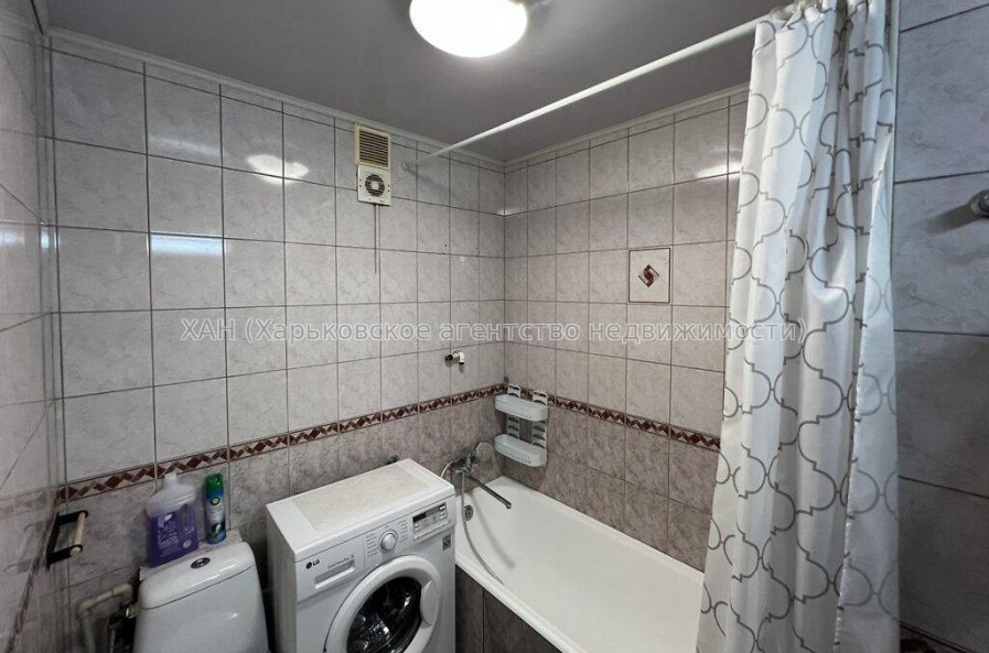 Продам квартиру, Защитников Неба ул. , 3 кім., 57.50 м², капитальный ремонт 