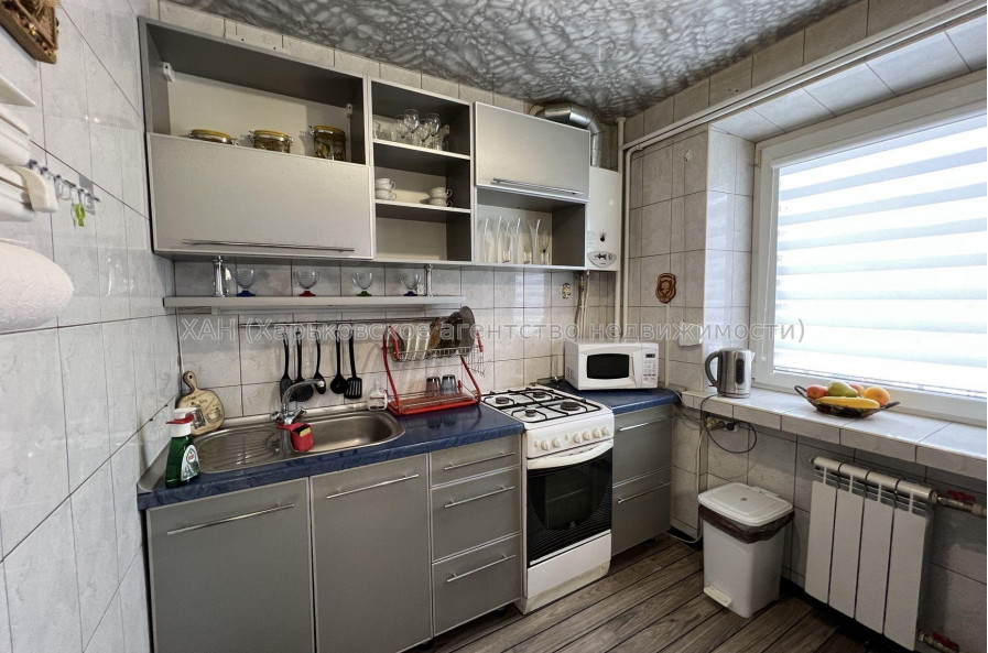 Продам квартиру, Защитников Неба ул. , 3  ком., 57.50 м², капитальный ремонт 