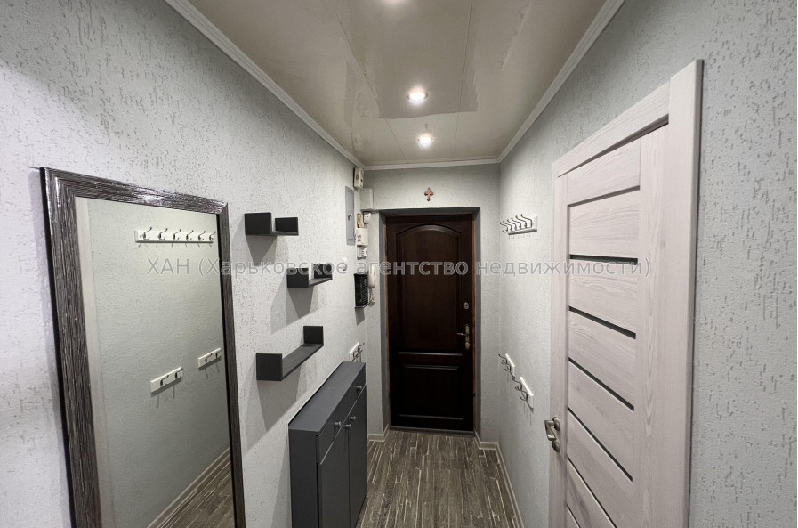 Продам квартиру, Защитников Неба ул. , 3  ком., 57.50 м², капитальный ремонт 