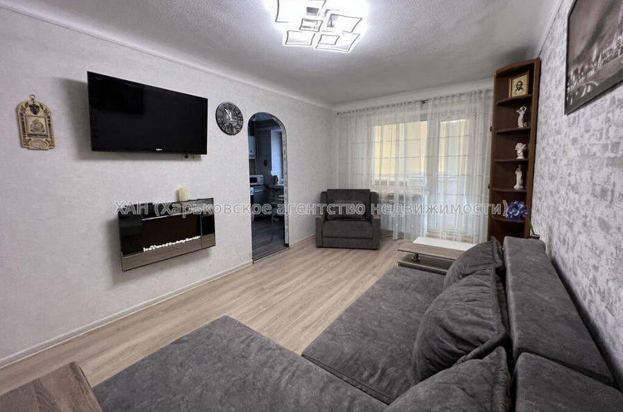 Продам квартиру, Защитников Неба ул. , 3 кім., 57.50 м², капитальный ремонт 