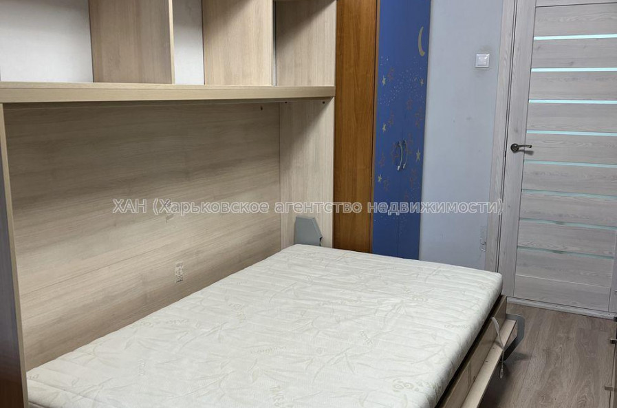Продам квартиру, Защитников Неба ул. , 3  ком., 57.50 м², капитальный ремонт 