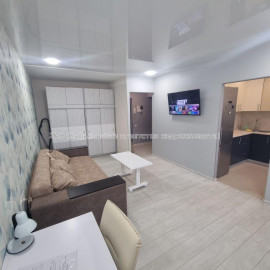 Продам квартиру, Натальи Ужвий ул. , 1 кім., 38 м², евроремонт