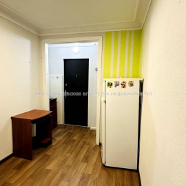 Продам квартиру, Защитников Неба ул. , 1  ком., 10.50 м², косметический ремонт