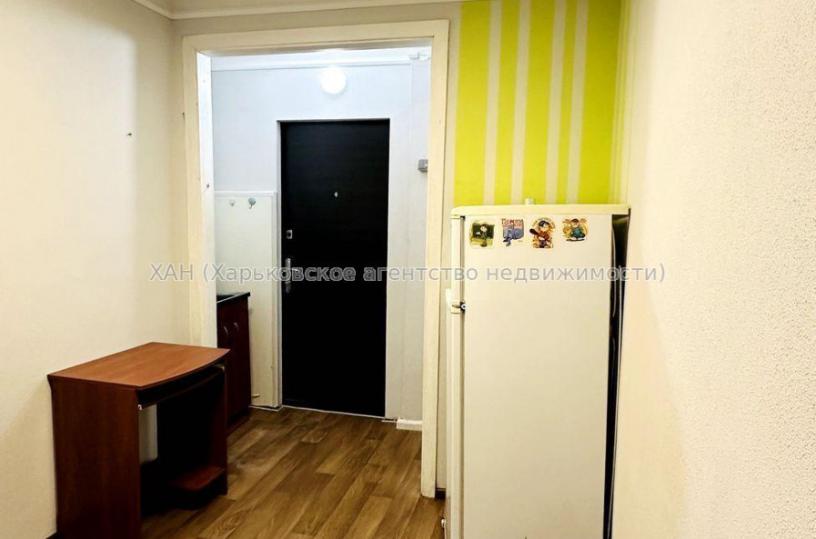 Продам квартиру, Защитников Неба ул. , 1  ком., 10.50 м², косметический ремонт 