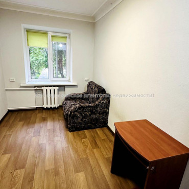 Продам квартиру, Защитников Неба ул. , 1  ком., 10.50 м², косметический ремонт 