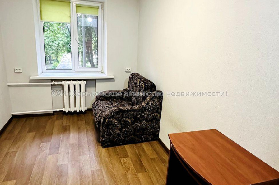 Продам квартиру, Защитников Неба ул. , 1  ком., 10.50 м², косметический ремонт 