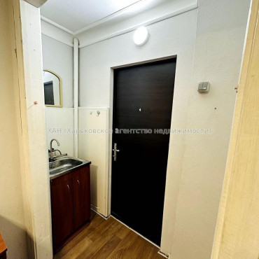 Продам квартиру, Защитников Неба ул. , 1  ком., 10.50 м², косметический ремонт 