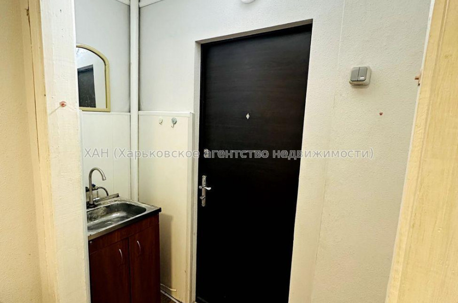 Продам квартиру, Защитников Неба ул. , 1  ком., 10.50 м², косметический ремонт 