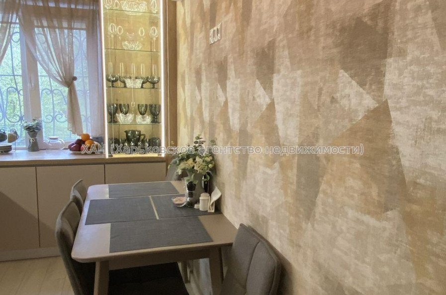 Продам квартиру, Непокоренных ул. , 3 кім., 62 м², капитальный ремонт 