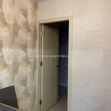 Продам квартиру, Непокоренных ул. , 3 кім., 62 м², капитальный ремонт 