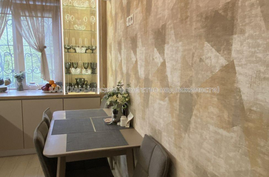 Продам квартиру, Непокоренных ул. , 3 кім., 62 м², капитальный ремонт 