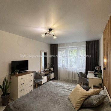 Продам квартиру, Непокоренных ул. , 3 кім., 62 м², капитальный ремонт 