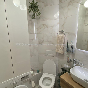 Продам квартиру, Непокоренных ул. , 3 кім., 62 м², капитальный ремонт 