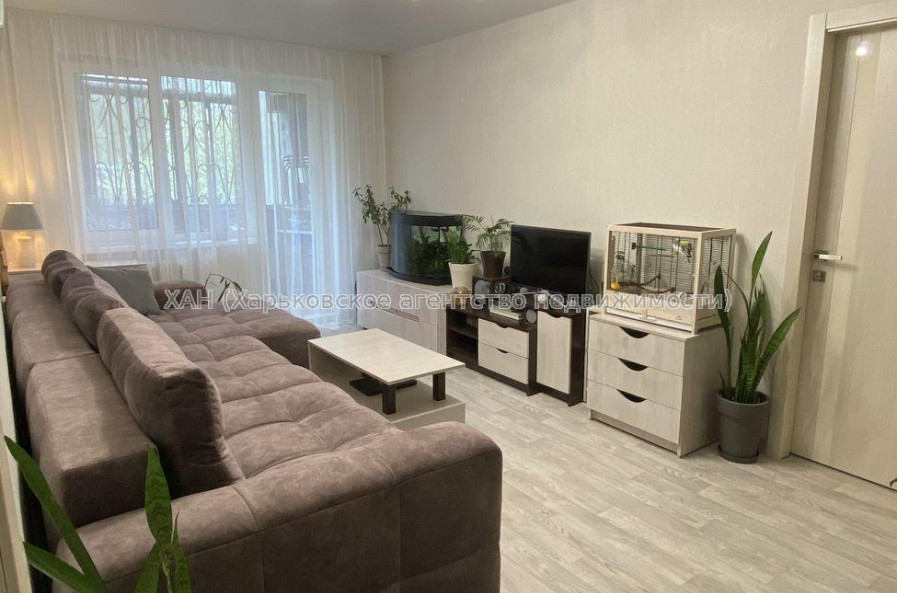 Продам квартиру, Непокоренных ул. , 3 кім., 62 м², капитальный ремонт 