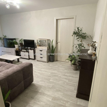 Продам квартиру, Непокоренных ул. , 3 кім., 62 м², капитальный ремонт 