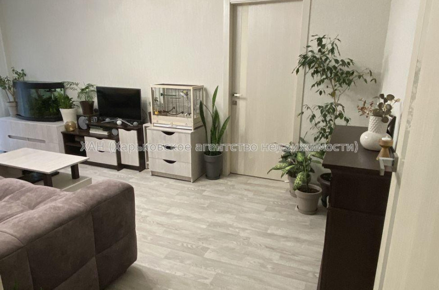 Продам квартиру, Непокоренных ул. , 3 кім., 62 м², капитальный ремонт 