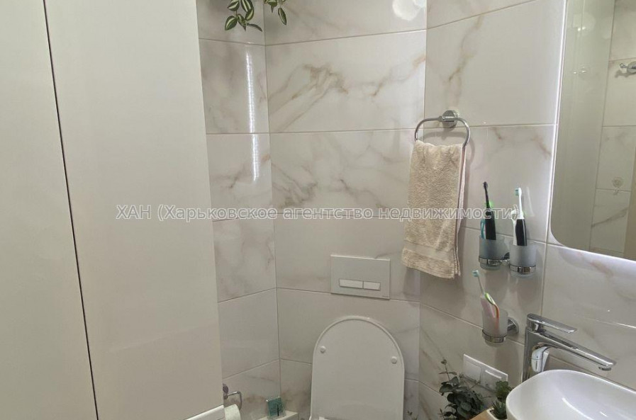 Продам квартиру, Непокоренных ул. , 3 кім., 62 м², капитальный ремонт 