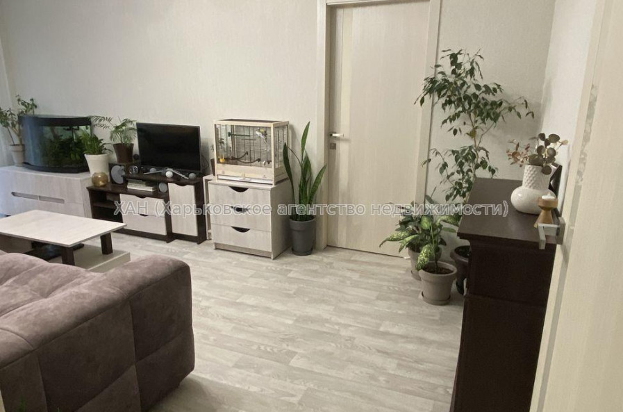 Продам квартиру, Непокоренных ул. , 3 кім., 62 м², капитальный ремонт 