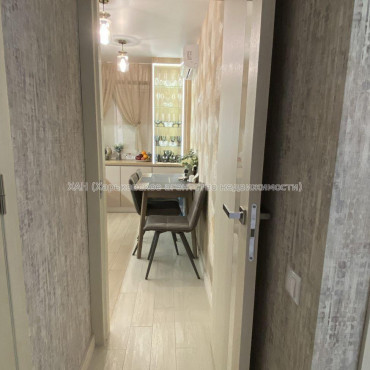 Продам квартиру, Непокоренных ул. , 3 кім., 62 м², капитальный ремонт 