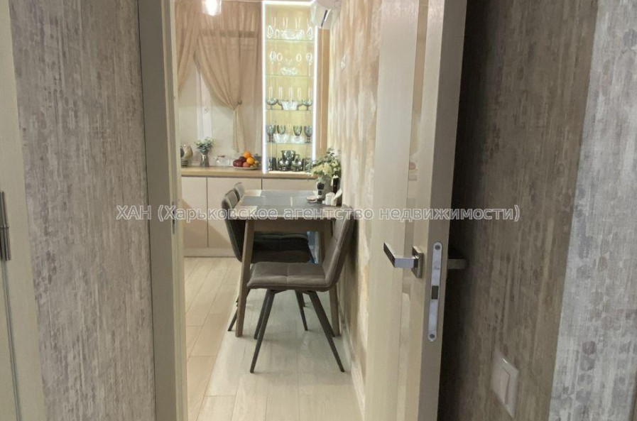 Продам квартиру, Непокоренных ул. , 3 кім., 62 м², капитальный ремонт 