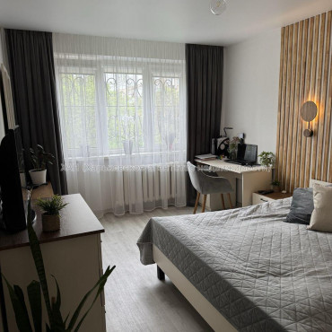 Продам квартиру, Непокоренных ул. , 3 кім., 62 м², капитальный ремонт 