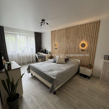 Продам квартиру, Непокоренных ул. , 3 кім., 62 м², капитальный ремонт 