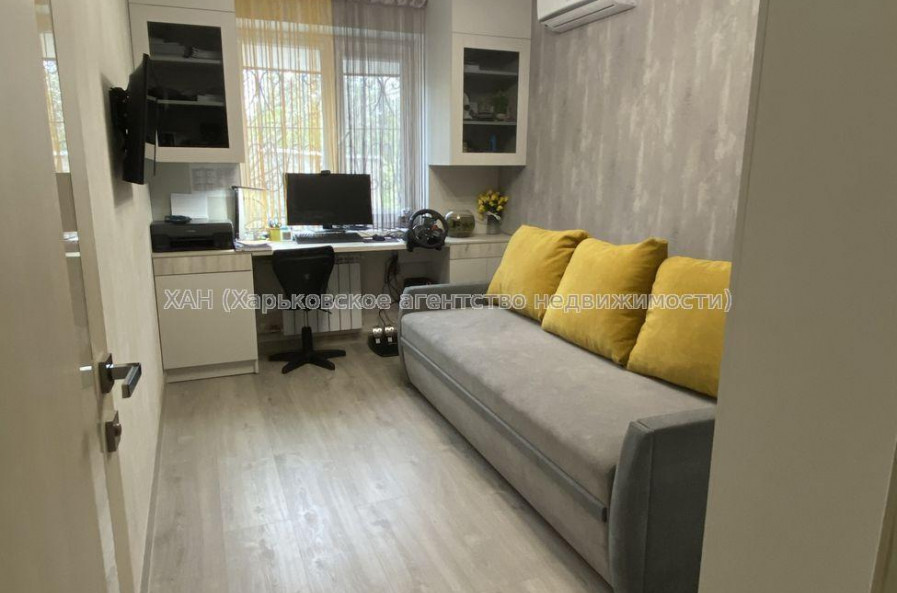 Продам квартиру, Непокоренных ул. , 3 кім., 62 м², капитальный ремонт 