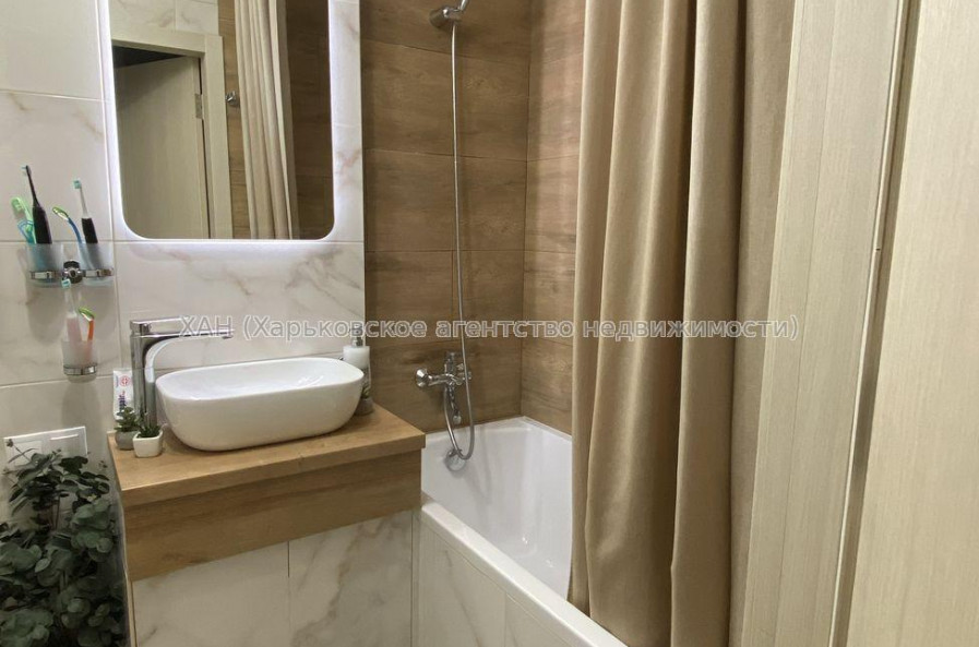 Продам квартиру, Непокоренных ул. , 3 кім., 62 м², капитальный ремонт 