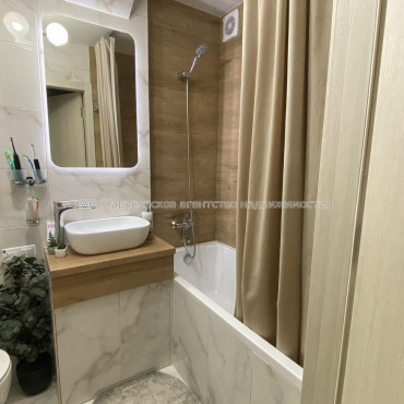 Продам квартиру, Непокоренных ул. , 3 кім., 62 м², капитальный ремонт 