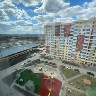 Продам квартиру, Гвардейцев Широнинцев ул. , 3 кім., 97.20 м², без внутренних работ 