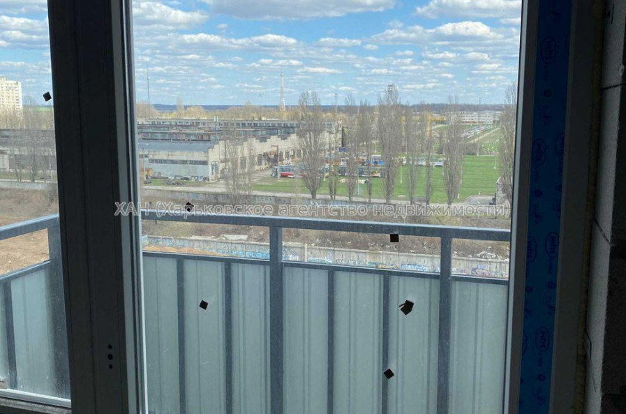 Продам квартиру, Гвардейцев Широнинцев ул. , 3 кім., 97.20 м², без внутренних работ 
