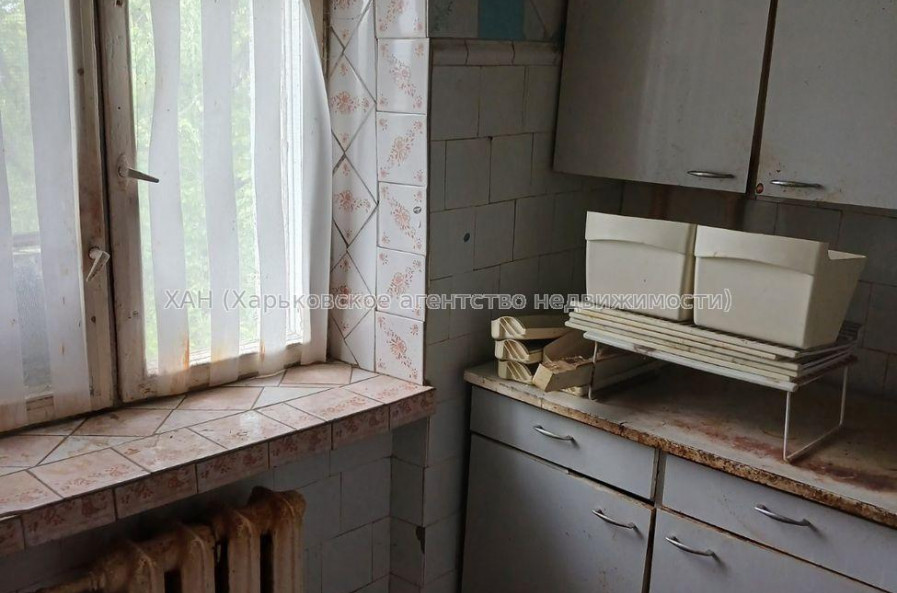 Продам квартиру, Генерала Момота ул. , 2 кім., 44 м², советский ремонт 