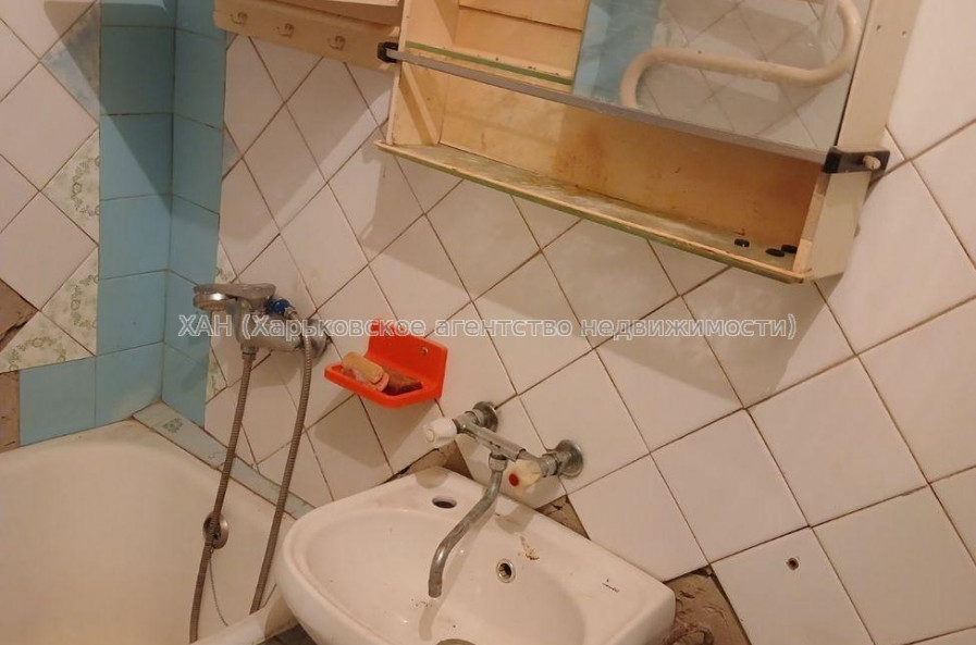 Продам квартиру, Генерала Момота ул. , 2 кім., 44 м², советский ремонт 