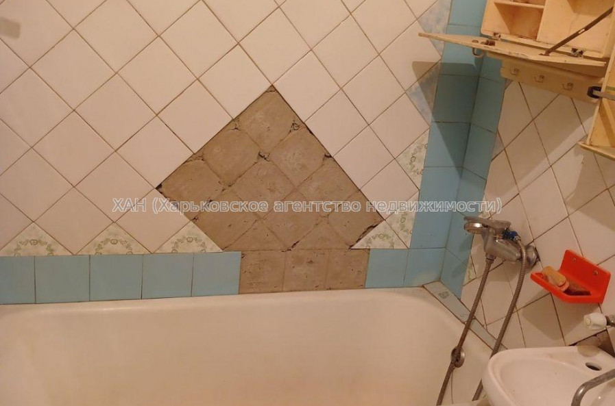 Продам квартиру, Генерала Момота ул. , 2 кім., 44 м², советский ремонт 