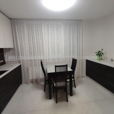 Продам квартиру, Залесская ул. , 2 кім., 60 м², евроремонт 