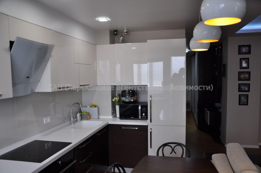 Продам квартиру, Сухумская ул. , 3  ком., 100 м², авторский дизайн 