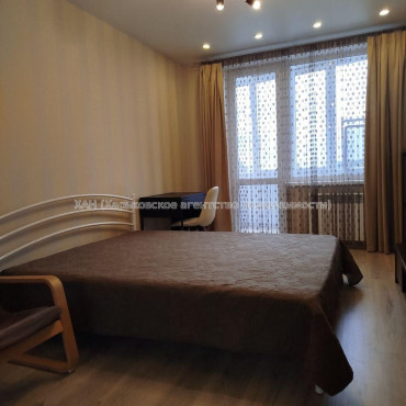 Продам квартиру, Валентиновская ул. , 1 кім., 33 м², евроремонт 