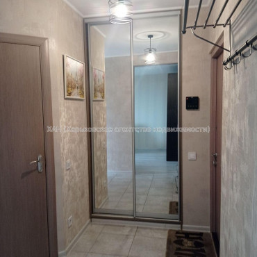 Продам квартиру, Валентиновская ул. , 1 кім., 33 м², евроремонт 