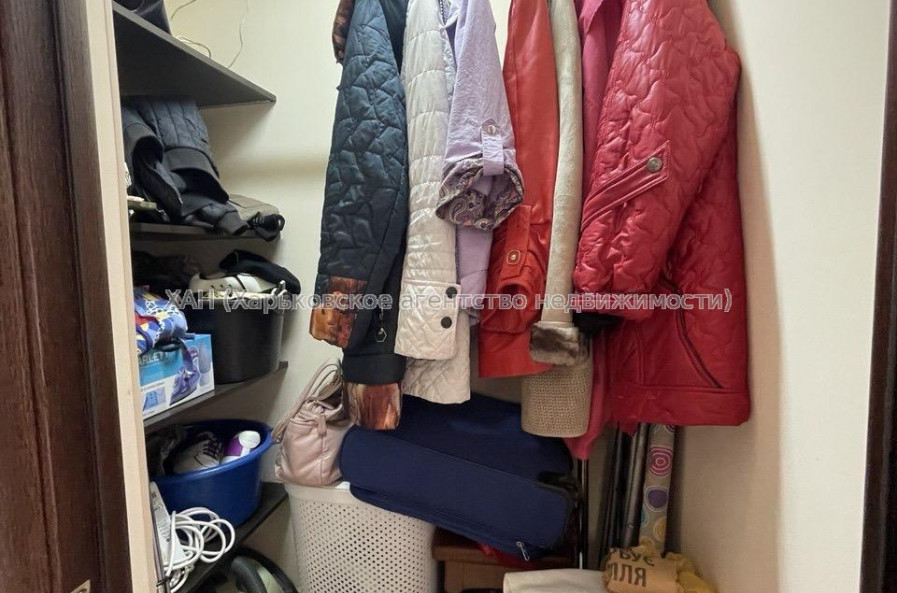 Продам квартиру, Валентиновская ул. , 2 кім., 46.50 м², капитальный ремонт 