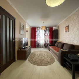 Продам квартиру, Валентиновская ул. , 2 кім., 46.50 м², капитальный ремонт