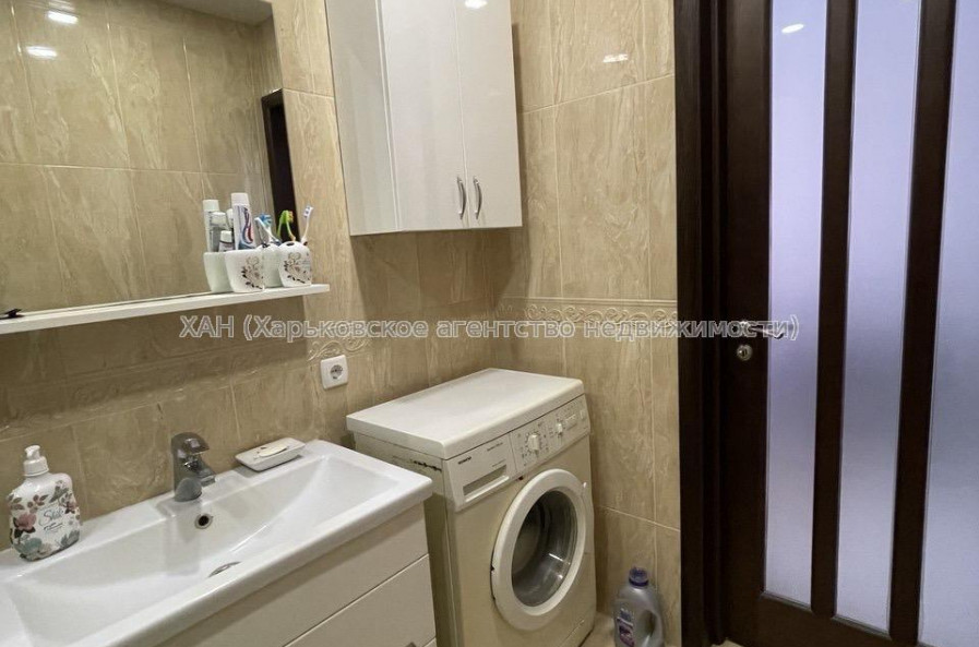 Продам квартиру, Валентиновская ул. , 2 кім., 46.50 м², капитальный ремонт 